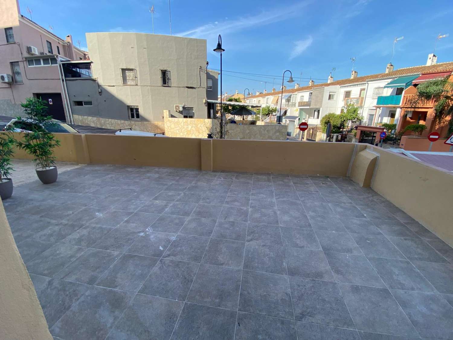 Excelente vivienda a la venta 2 dormitoros y 1 baño, con amplia terraza